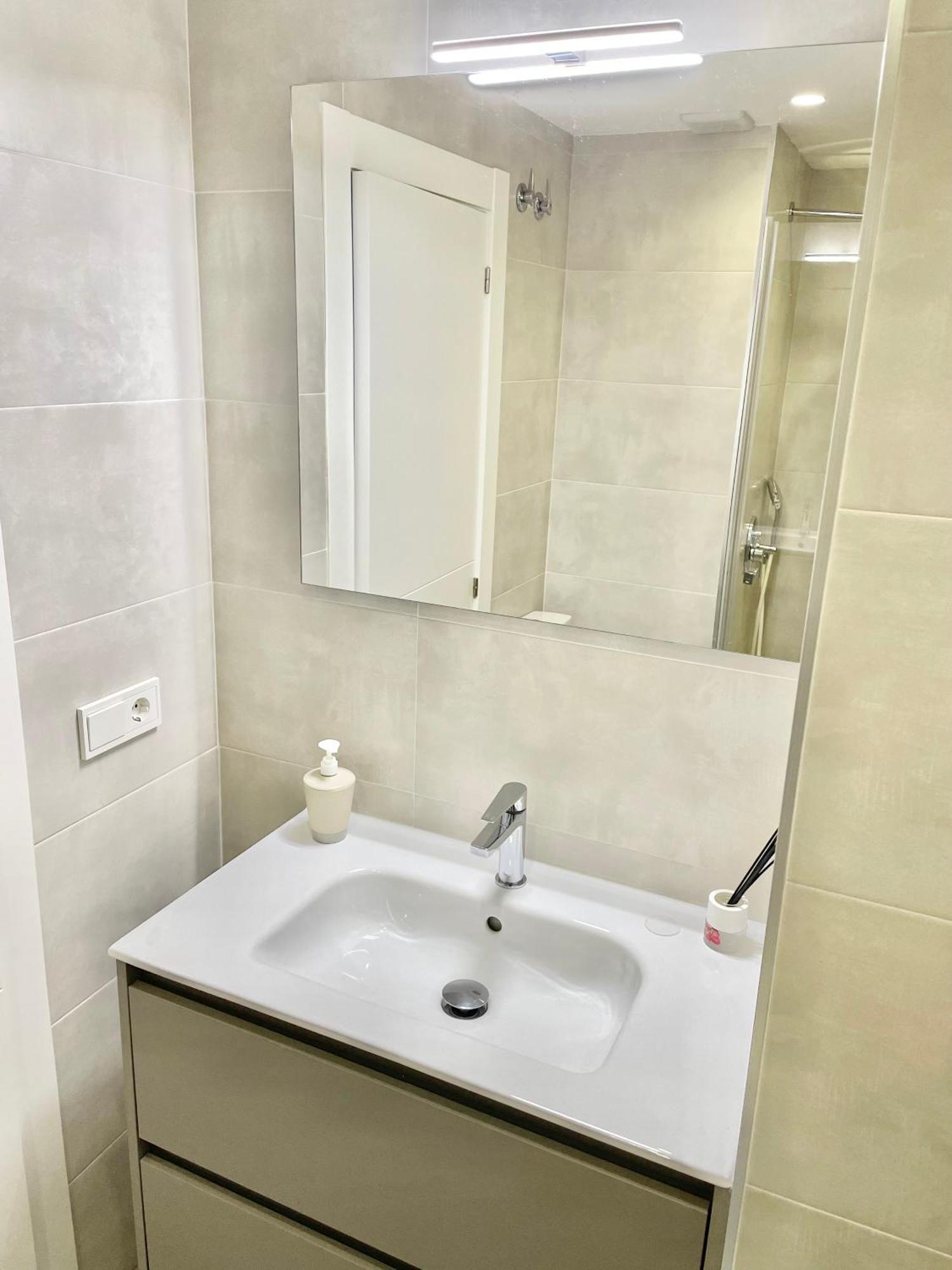 Apartamento San Lorenzo Playa. Vistas Al Mar. Gijón Buitenkant foto