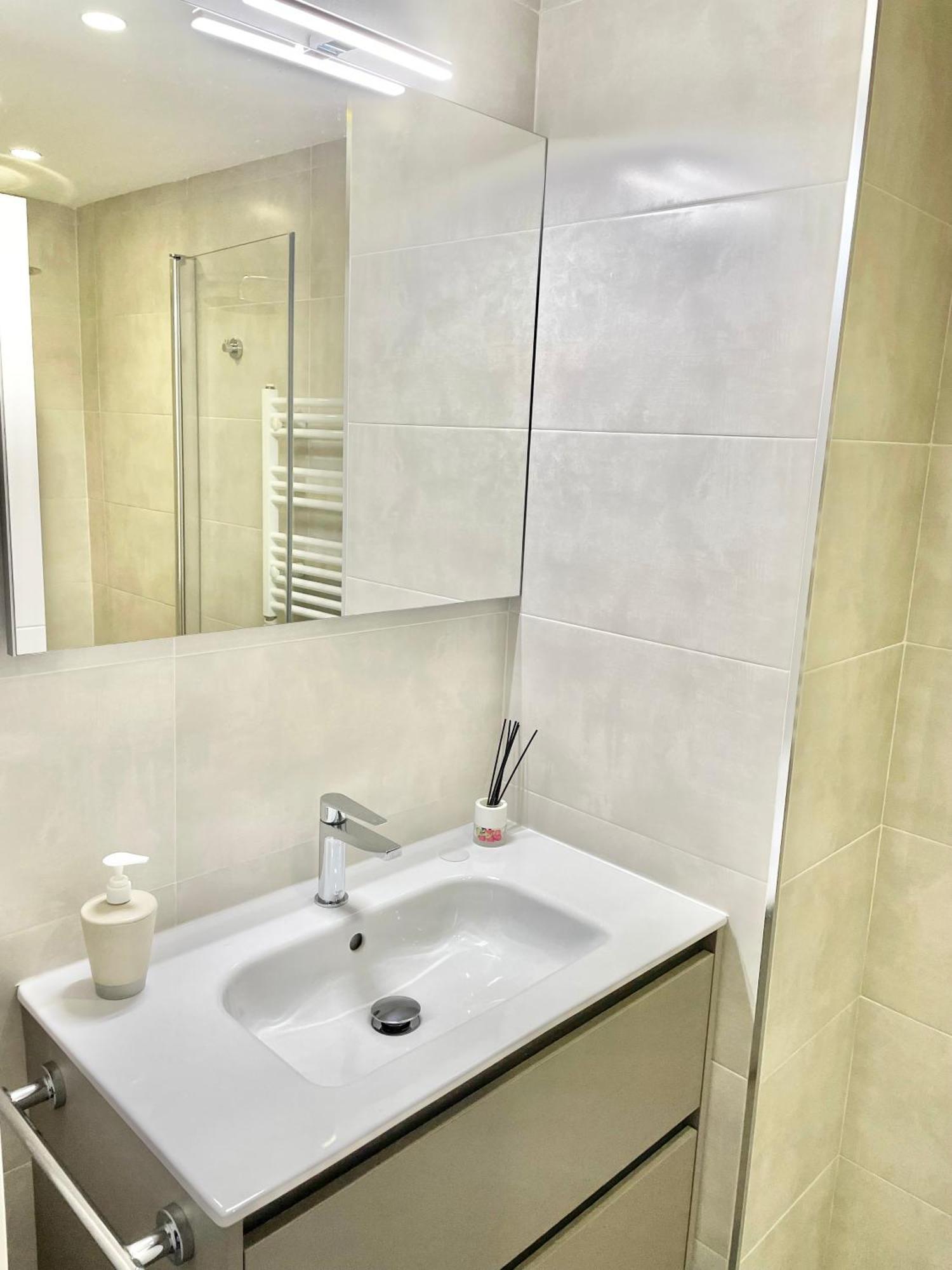 Apartamento San Lorenzo Playa. Vistas Al Mar. Gijón Buitenkant foto