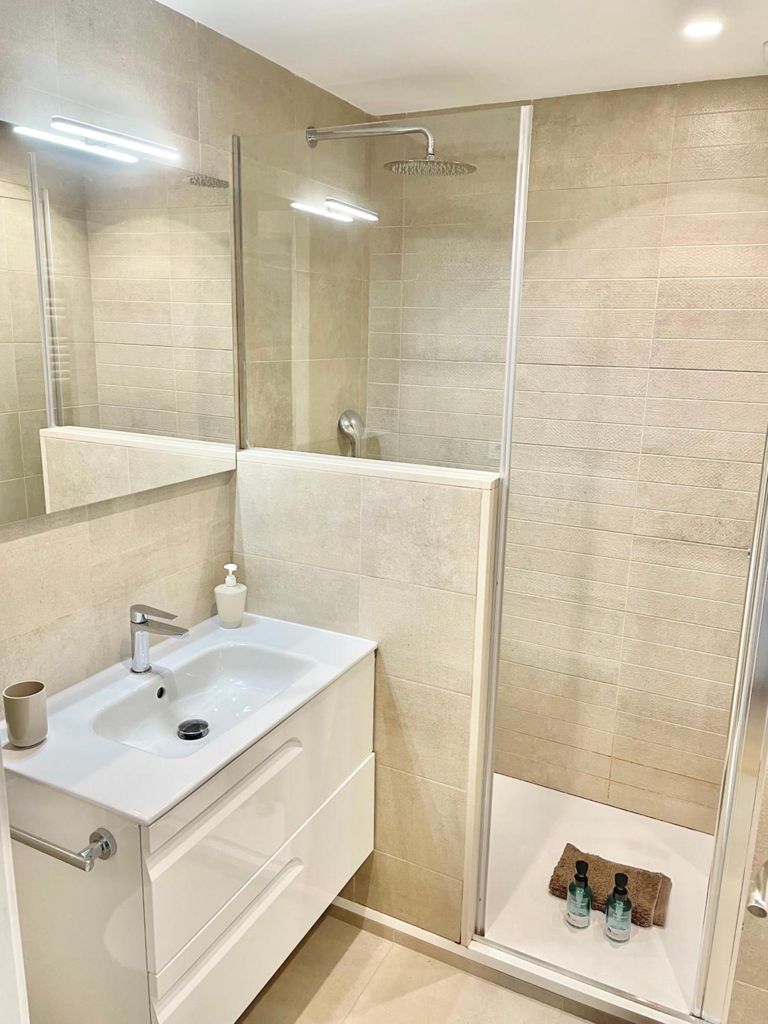 Apartamento San Lorenzo Playa. Vistas Al Mar. Gijón Buitenkant foto