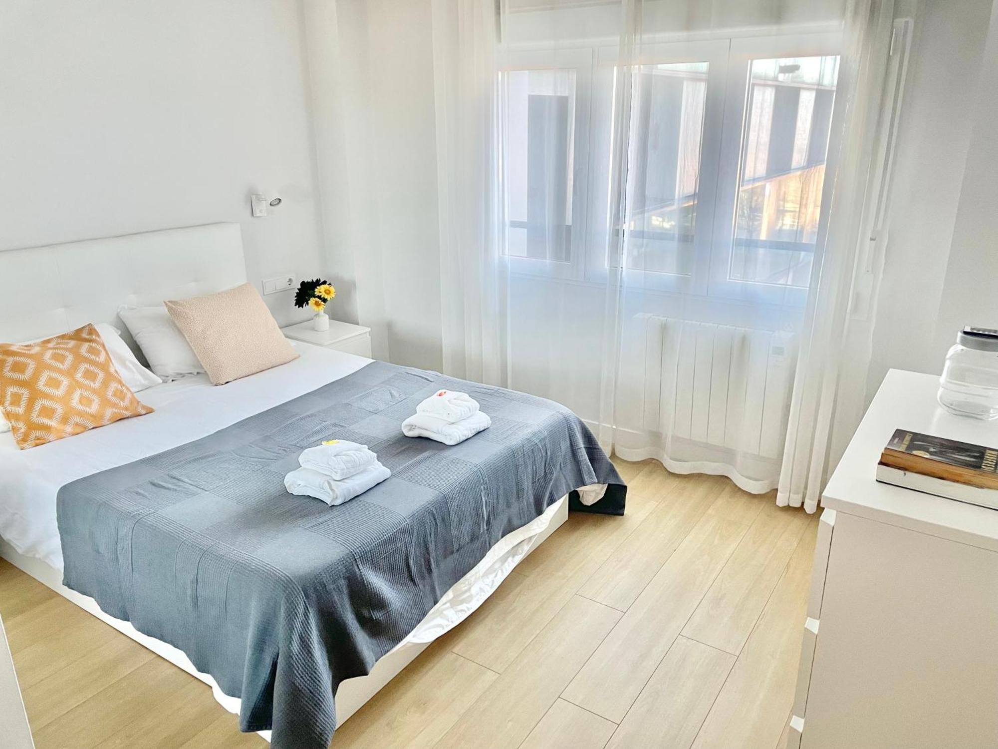 Apartamento San Lorenzo Playa. Vistas Al Mar. Gijón Buitenkant foto